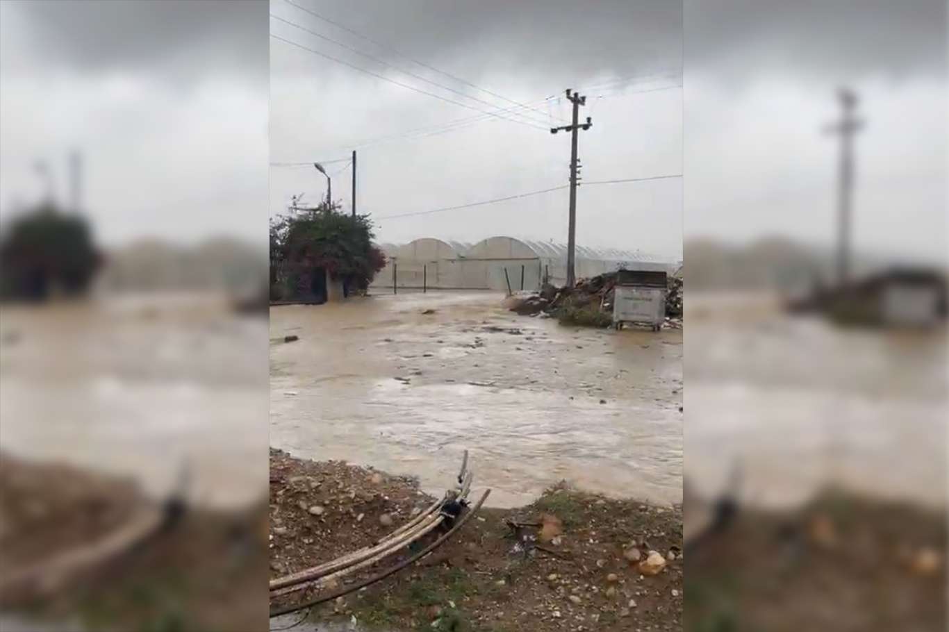 Antalya'da sel baskını: Seralar sular altında kaldı Antalya'da sel baskını: Seralar sular altında kaldı